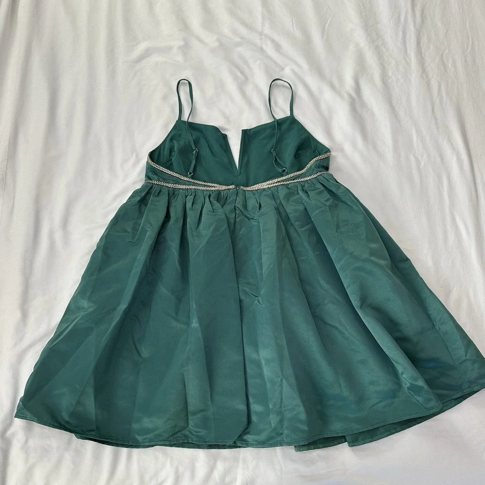 NWT Band Of Stars Fit & Flare Satin Mini Dress Emerald Green Empire Waist Size 8 - Picture 3 of 9